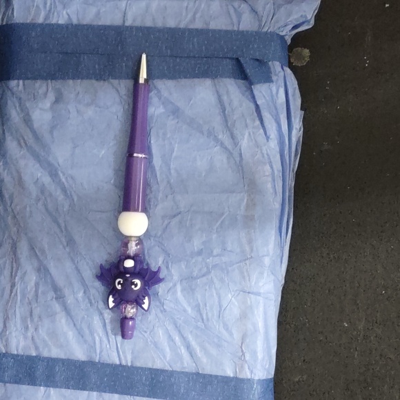 HOMEMADE  HALLOWEEN BAT FOCAL BEADED PEN COLOR WHITE AND PURPLE - Picture 4 of 5